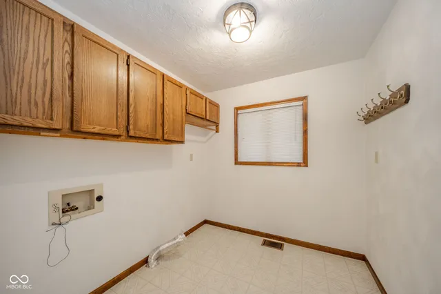 $390,000 | 218 West Beech Lane, Alexandria, IN 46001