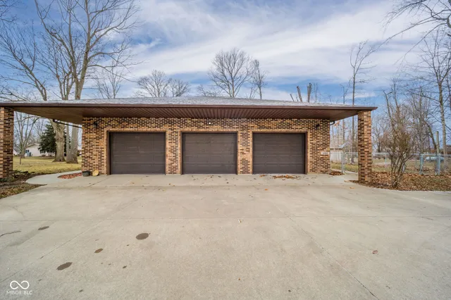 $390,000 | 218 West Beech Lane, Alexandria, IN 46001