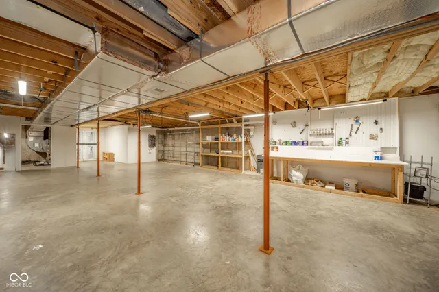 $390,000 | 218 West Beech Lane, Alexandria, IN 46001