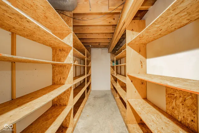 $390,000 | 218 West Beech Lane, Alexandria, IN 46001