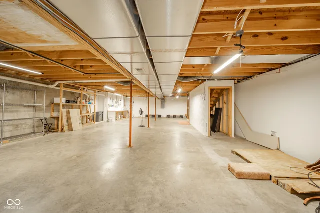 $390,000 | 218 West Beech Lane, Alexandria, IN 46001