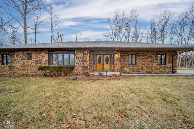 $390,000 | 218 West Beech Lane, Alexandria, IN 46001