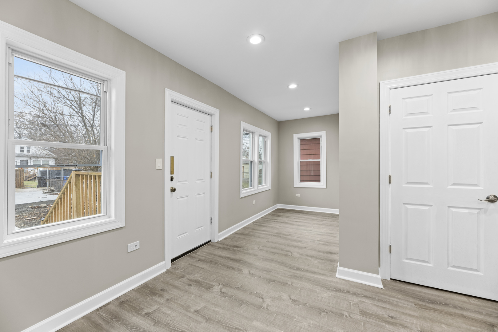 8946 South May Street Chicago, IL 60620 - Photo 17 of 23 a view of livingroom with window