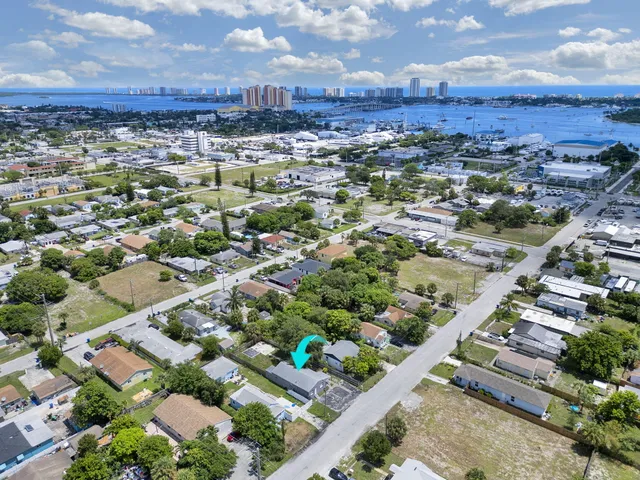 $2,750 | 172 West 15th Street, Unit 1, Riviera Beach, FL 33404