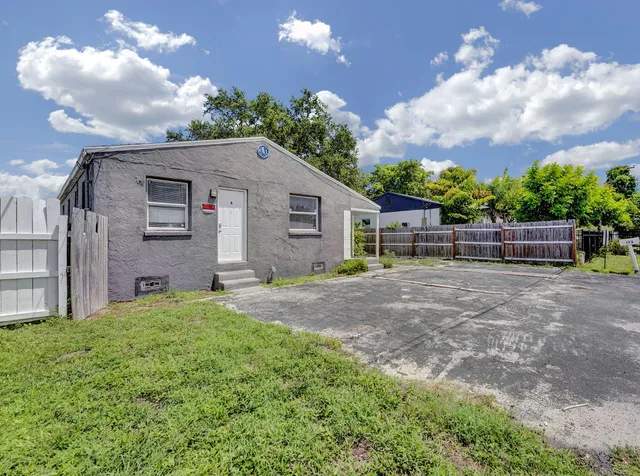 $2,750 | 172 West 15th Street, Unit 1, Riviera Beach, FL 33404