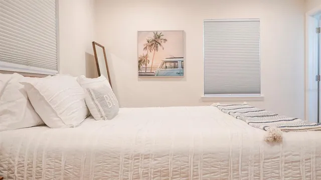 $4,000 | 6445 2nd Avenue South, St. Petersburg, FL 33707