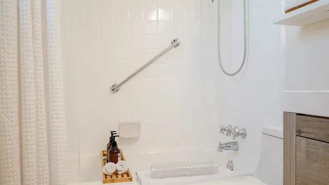 $4,000 | 6445 2nd Avenue South, St. Petersburg, FL 33707