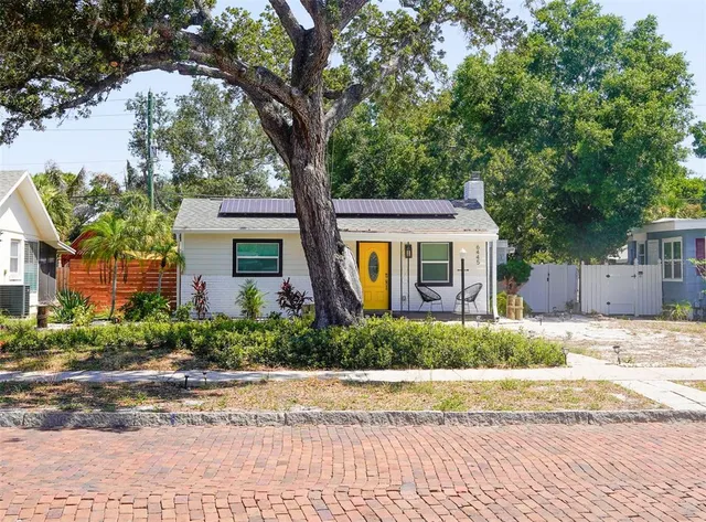 a view of a house with a yard