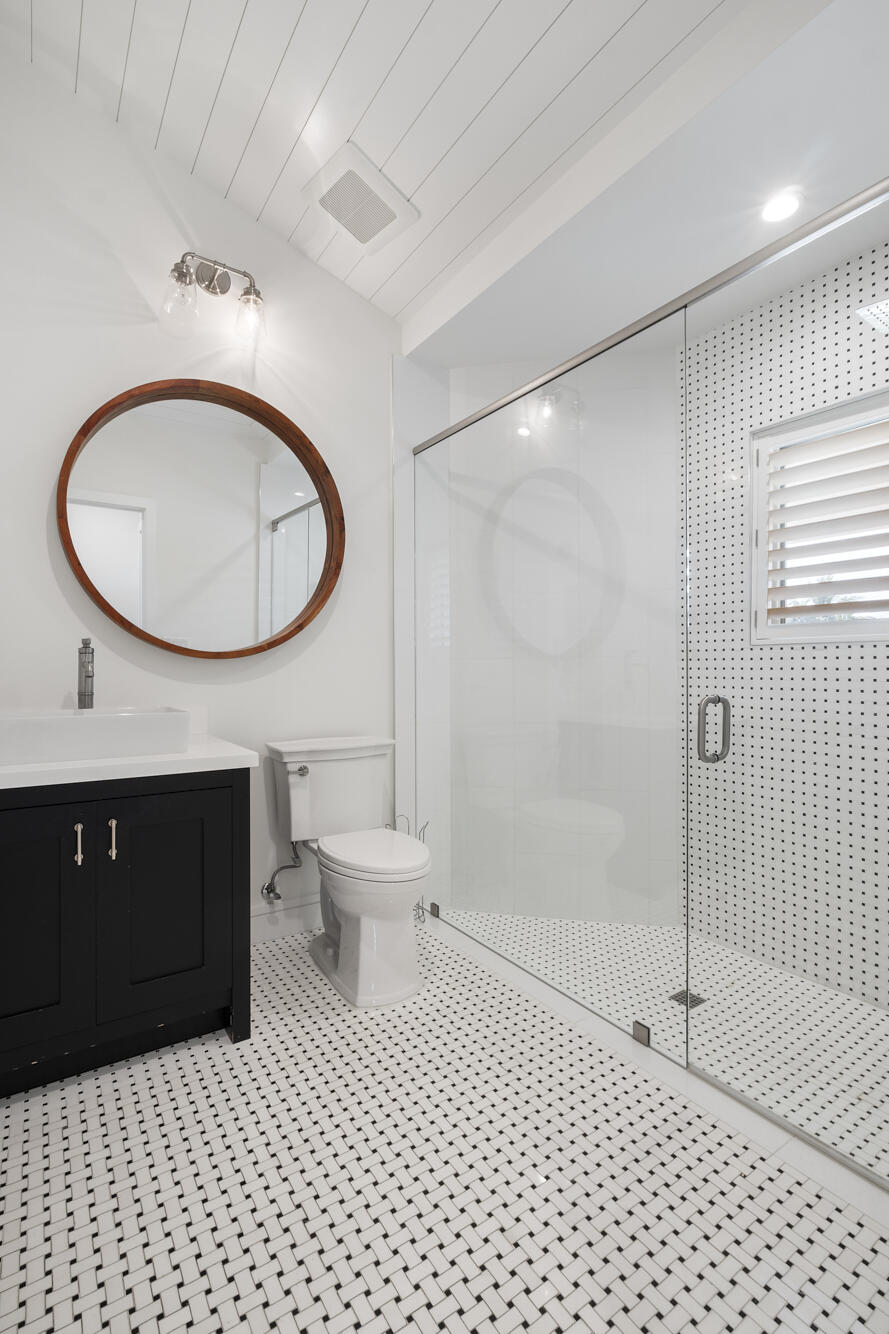 943 Pepperridge Terrace Boca Raton, FL 33486 - Photo 47 of 85 Guest Bathroom