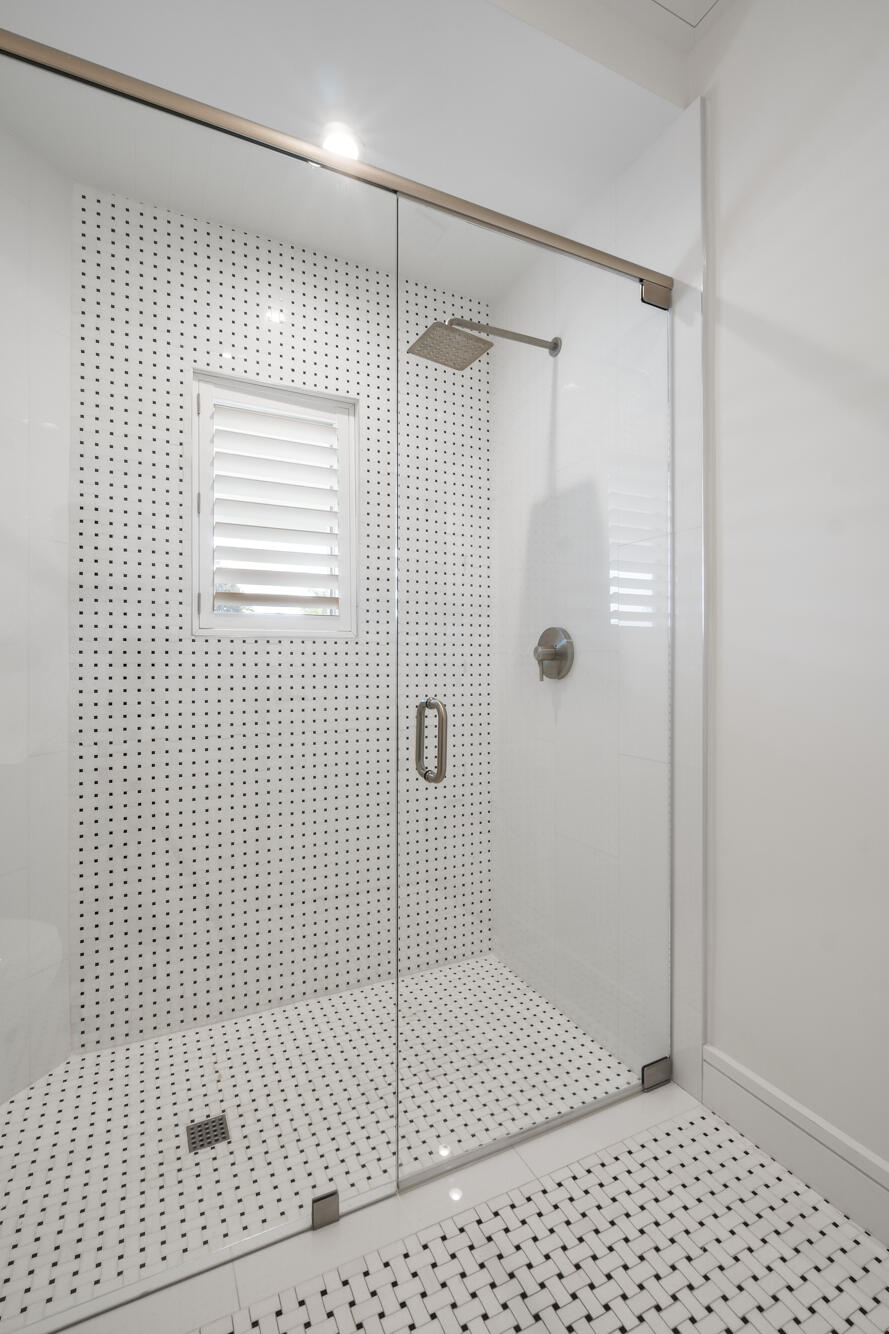 943 Pepperridge Terrace Boca Raton, FL 33486 - Photo 48 of 85 Guest Bathroom Shower