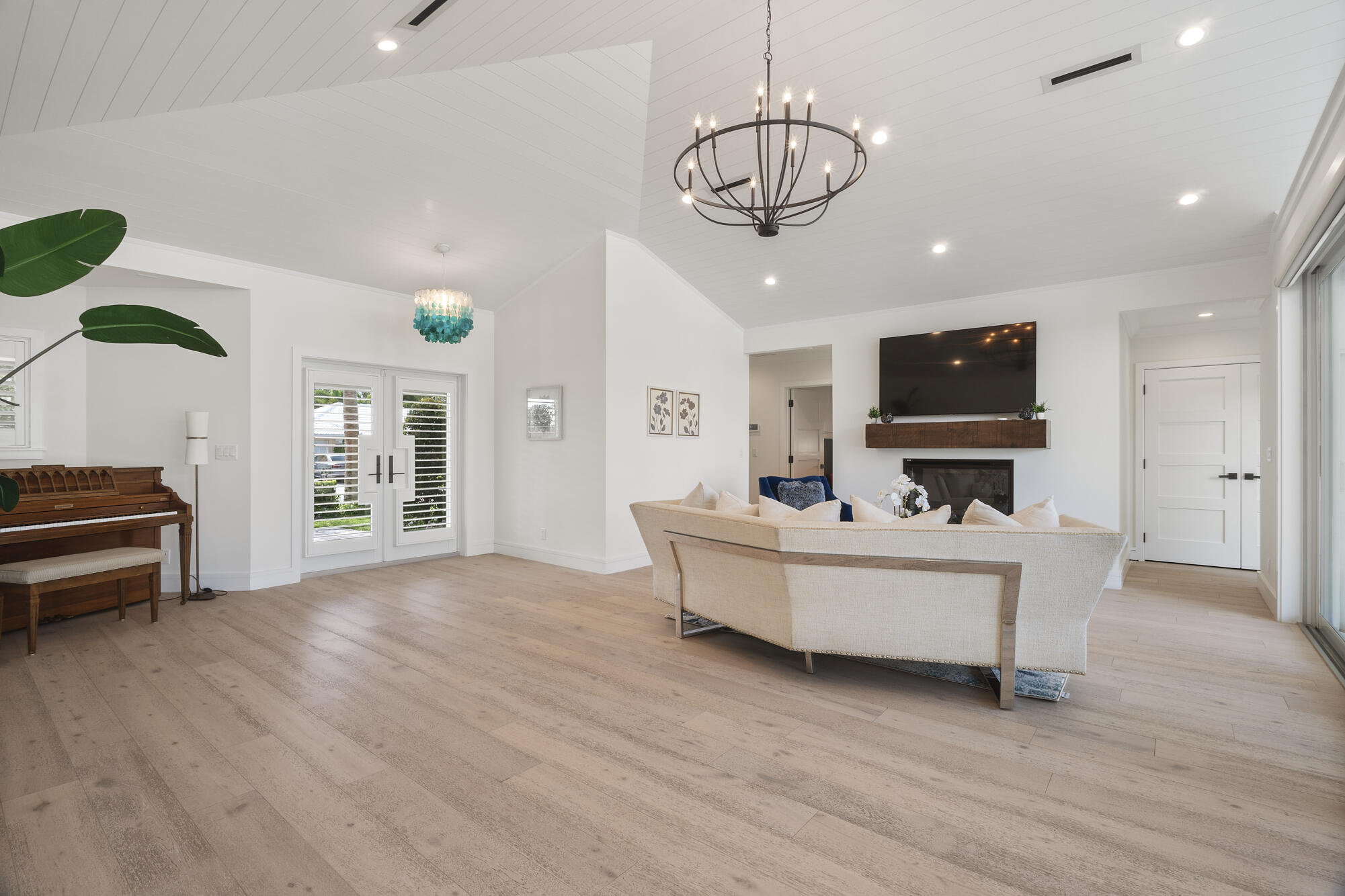 943 Pepperridge Terrace Boca Raton, FL 33486 - Photo 8 of 85 Vaulted Ceiling Living Room