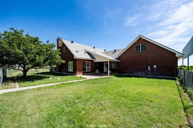 a view of a house with backyard and porch