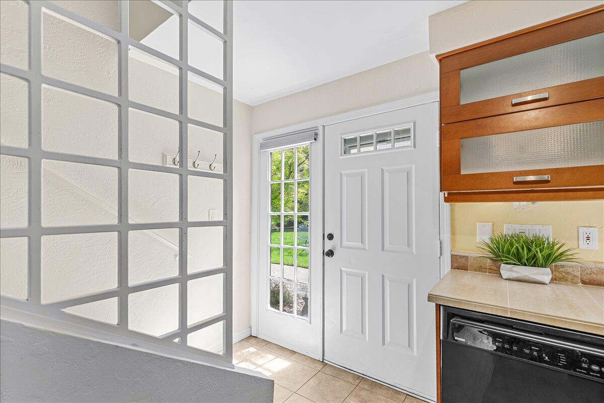 495 Chestnut Street, Unit 16 Ashland, OR 97520 - Photo 15 of 28 10-10