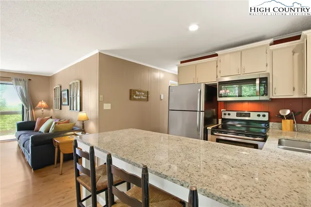 $218,900 | 101 Upper Holiday Lane, Unit H333, Beech Mountain, NC 28604