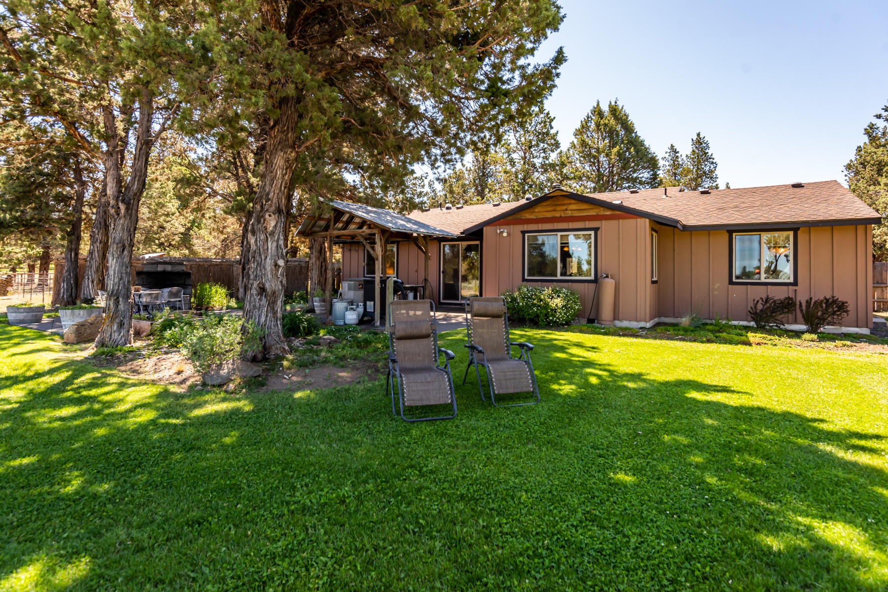 17478 Forked Horn Road Sisters, OR 97759 - Photo 49 of 62 Chairs facing mountain views