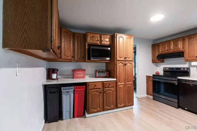 $299,900 | 13 Kingman Road, Clay, NY 13090