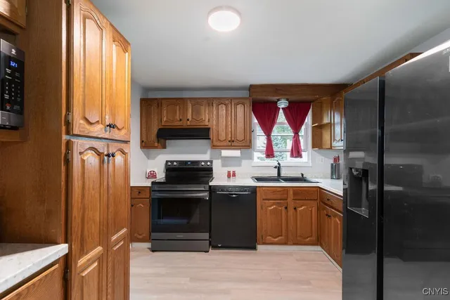 $299,900 | 13 Kingman Road, Clay, NY 13090