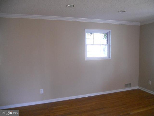 12216 Bond Street Silver Spring, MD 20902 - Photo 15 of 27 Living Room