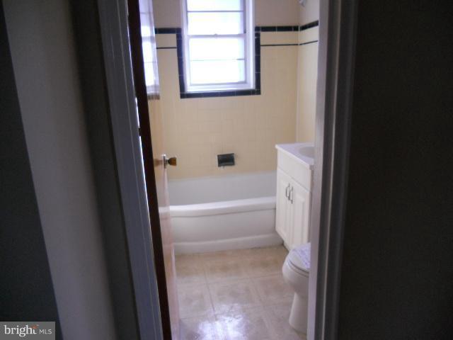 12216 Bond Street Silver Spring, MD 20902 - Photo 18 of 27 Main level bath