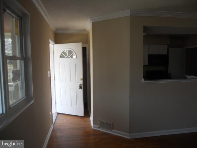12216 Bond Street Silver Spring, MD 20902 - Photo 7 of 27 foyer