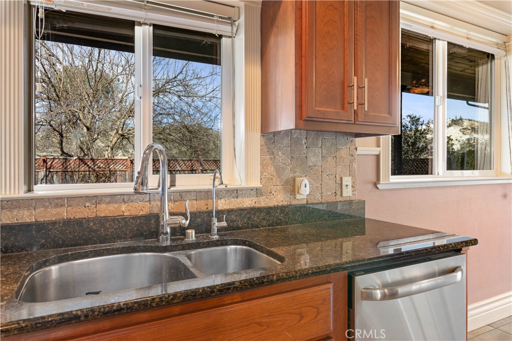 2442 River View Road Clearlake Oaks, CA 95423 - Photo 4 of 46