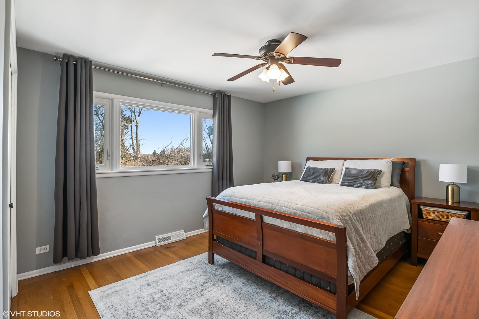 637 Second Avenue Libertyville, IL 60048 - Photo 11 of 22 a bedroom with a bed and wooden floor