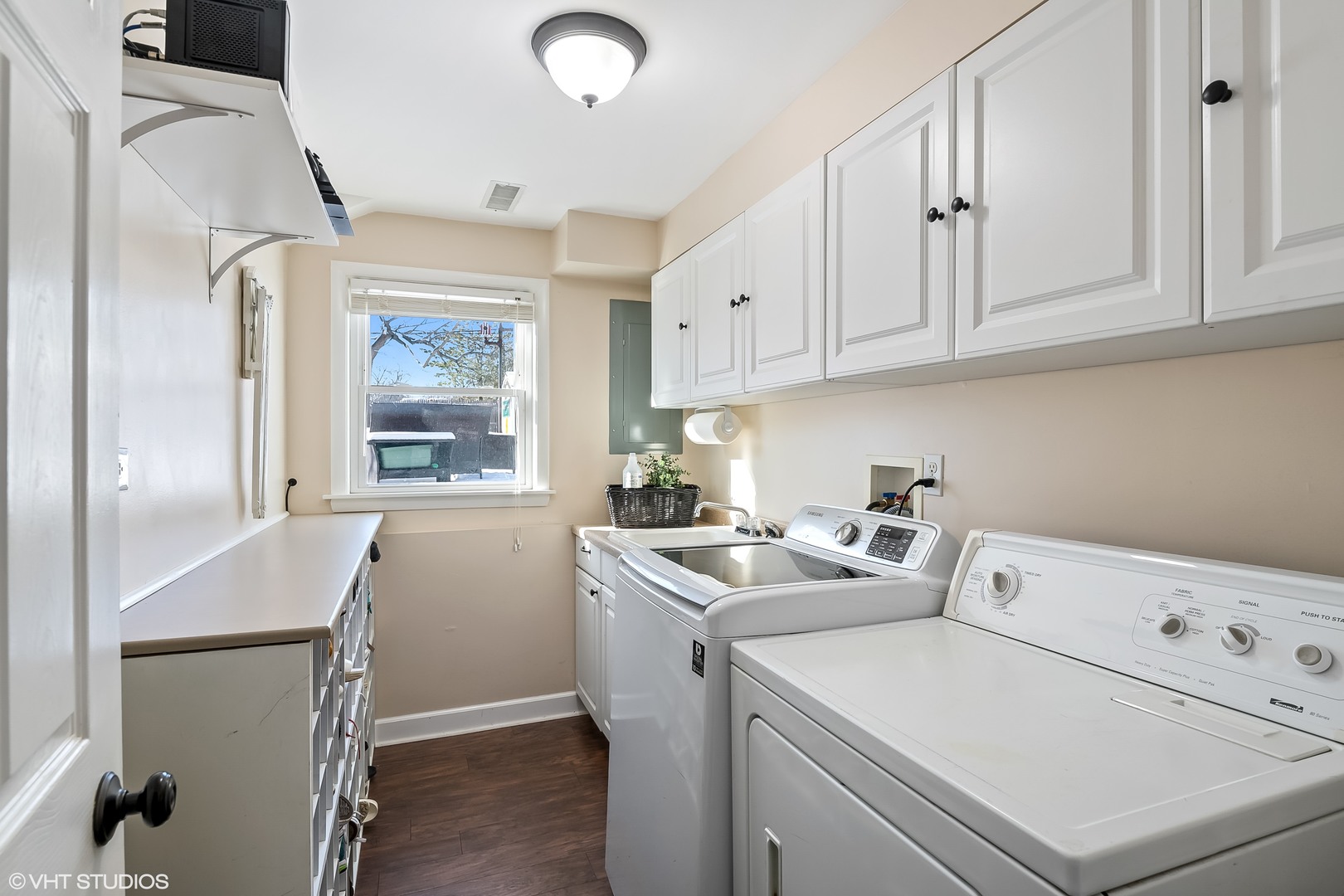 637 Second Avenue Libertyville, IL 60048 - Photo 16 of 22 a utility room with dryer and washer