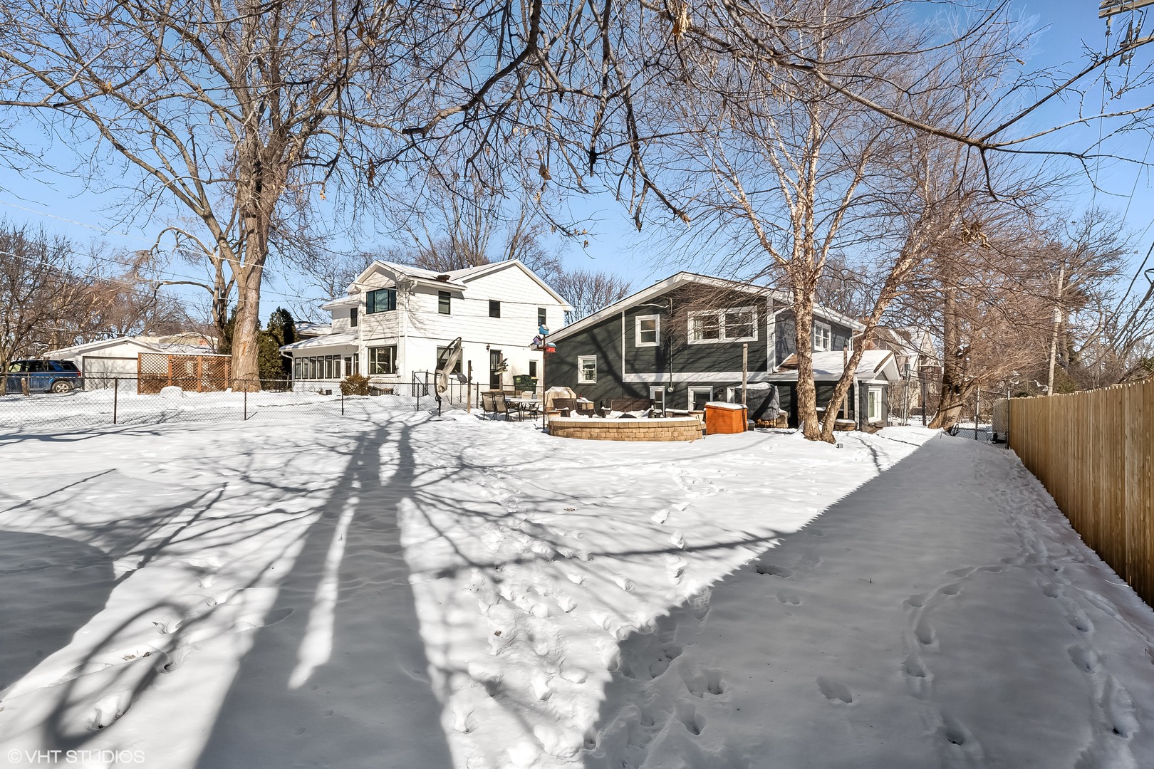 637 Second Avenue Libertyville, IL 60048 - Photo 22 of 22 a view of a building with a yard