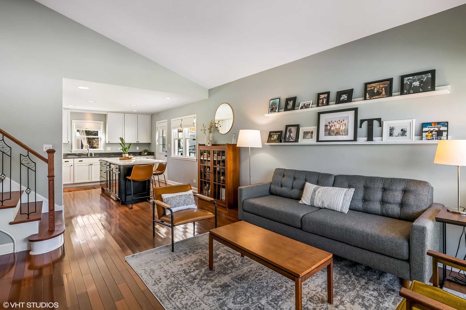 637 Second Avenue Libertyville, IL 60048 - Photo 5 of 22 a living room with furniture and a rug