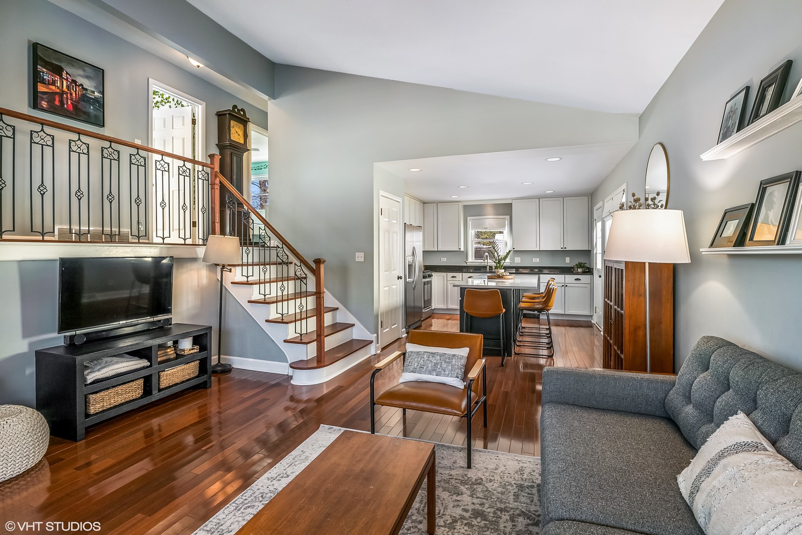637 Second Avenue Libertyville, IL 60048 - Photo 6 of 22 a living room with furniture and a flat screen tv