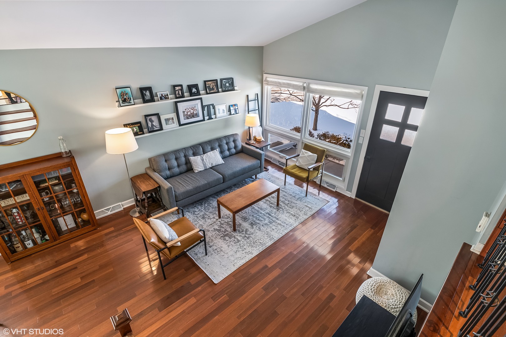637 Second Avenue Libertyville, IL 60048 - Photo 7 of 22 a living room with furniture and a wooden floor