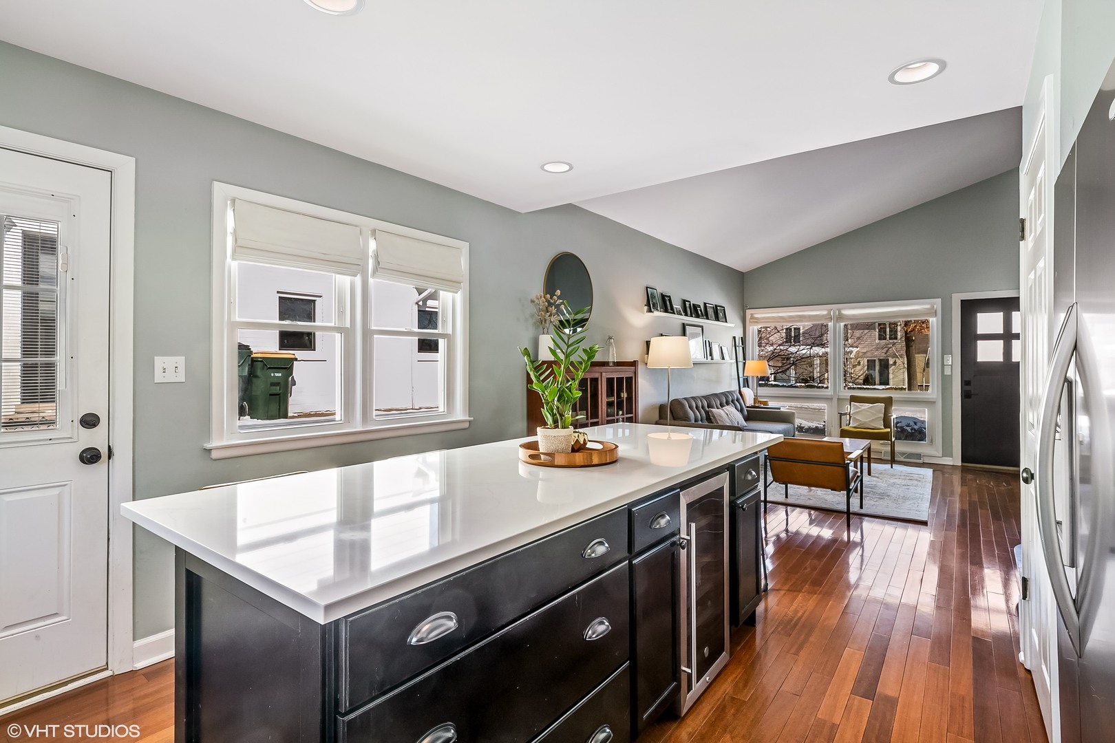 637 Second Avenue Libertyville, IL 60048 - Photo 10 of 22 a view of a kitchen with a table and chairs