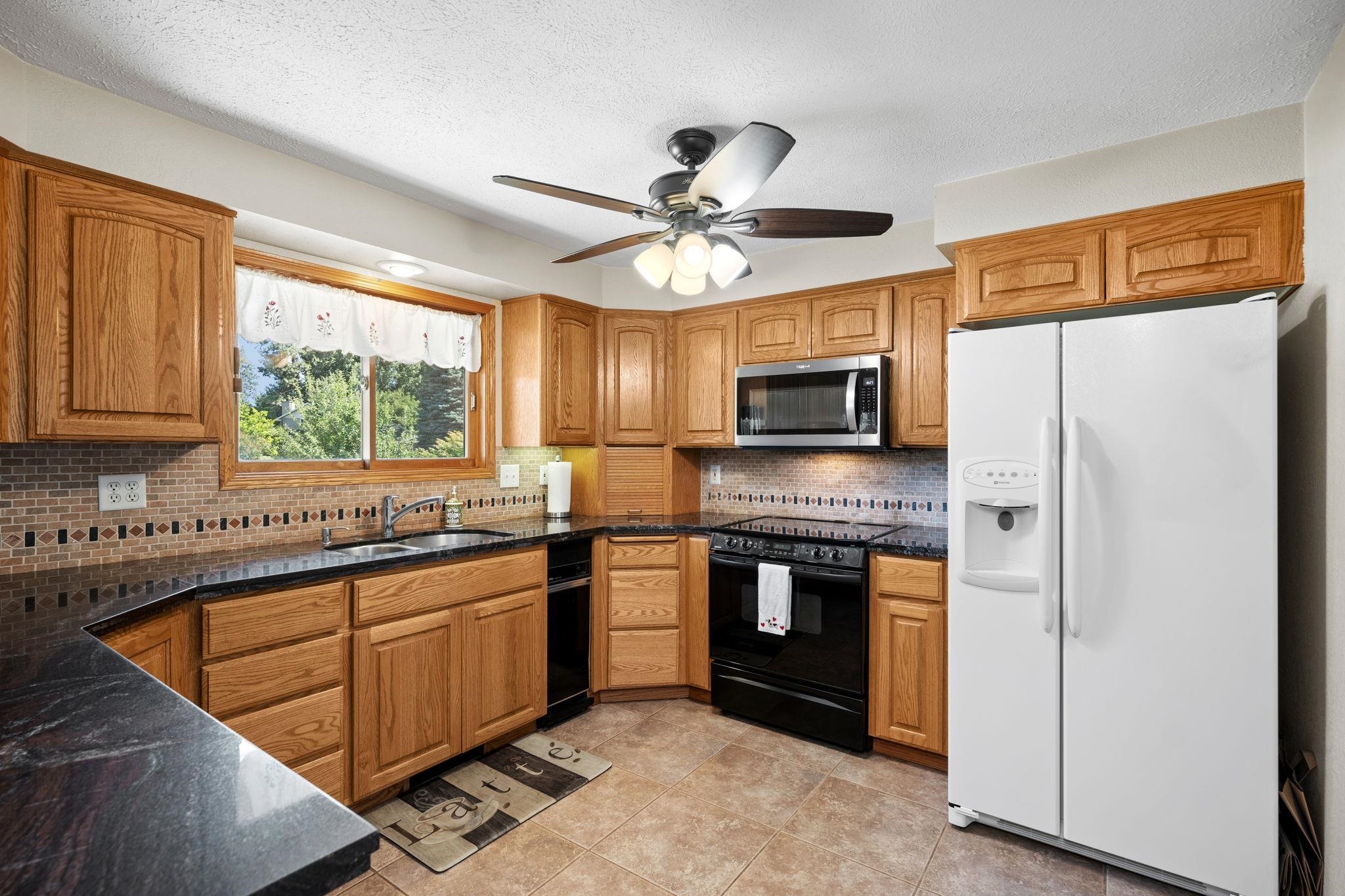 4927 East Greenleaf Avenue Mead, WA 99021 - Photo 10 of 43