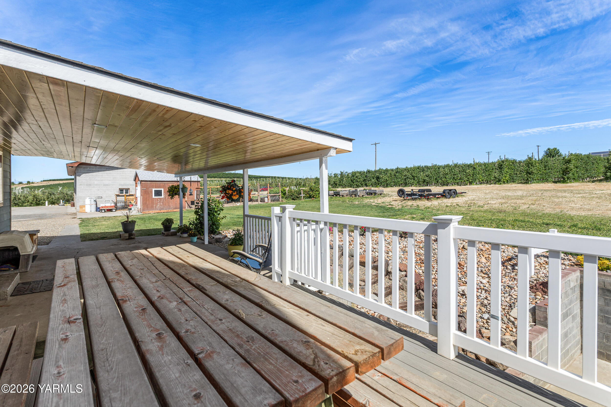 2301 Houghton Road Zillah, WA 98953 - Photo 32 of 34 Upper Level Outdoor Living Area