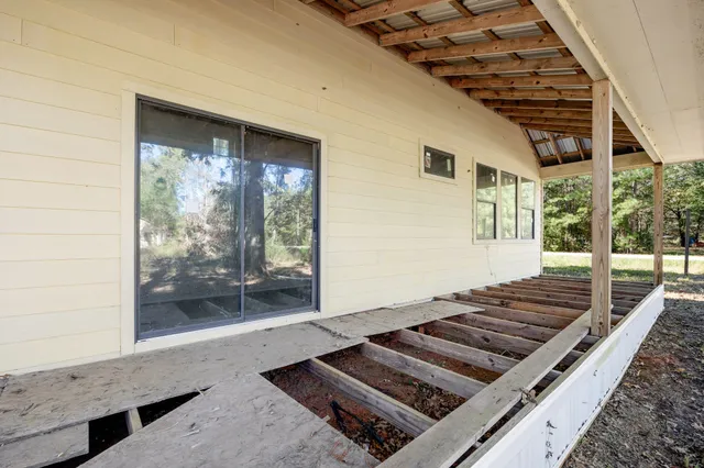 a view of an outdoor space