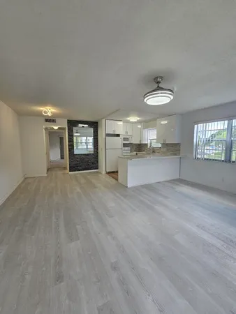 $1,350 | 105 Windsor East, Unit 105, West Palm Beach, FL 33417