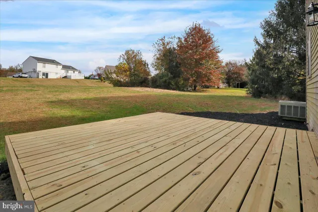 a view of a house with backyard porch and entertaining space