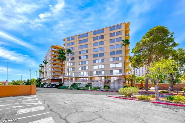 $1,750 | 205 East Harmon Avenue, Unit 405, Las Vegas, NV 89169