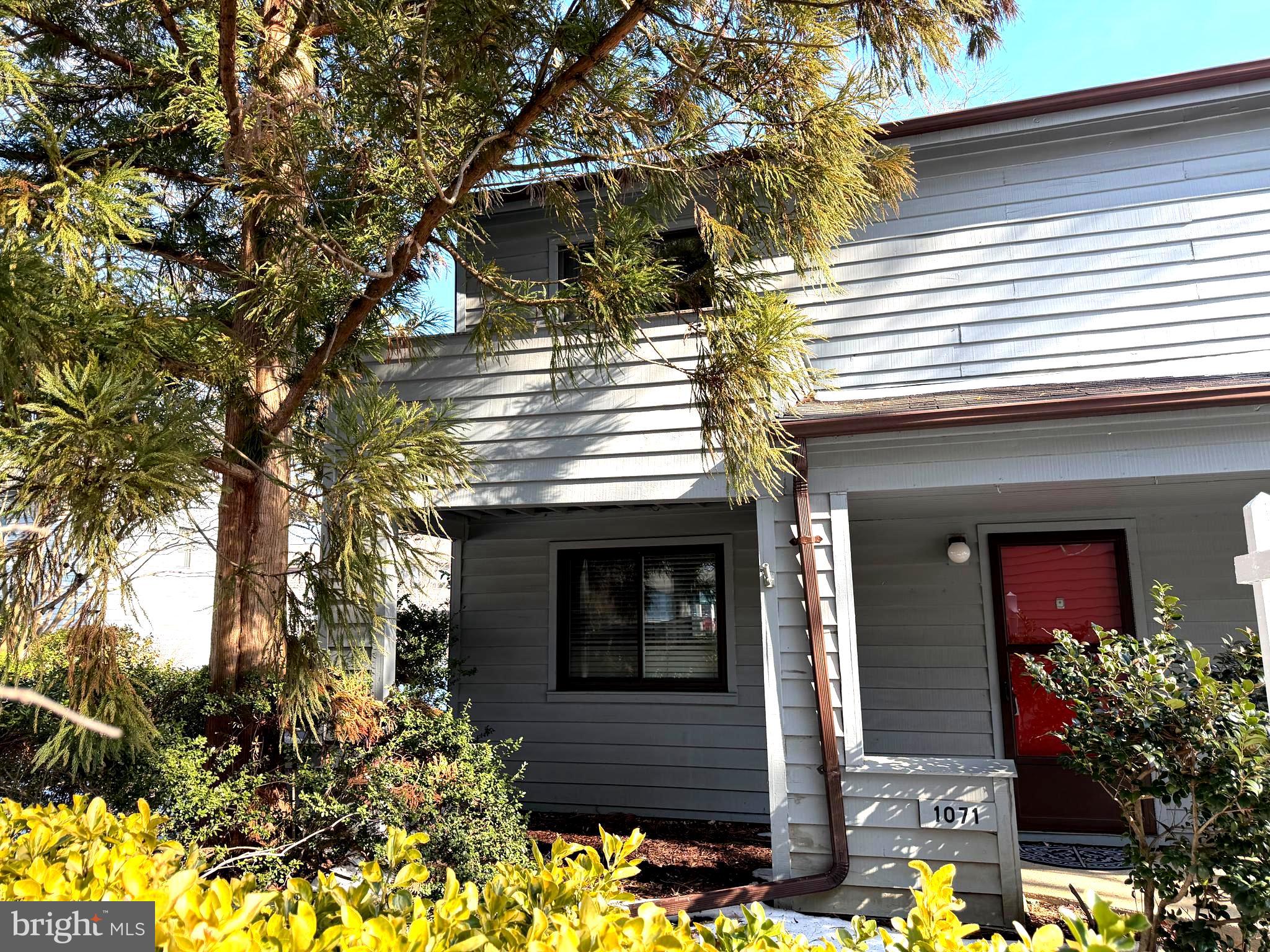 Lovely end unit with extended outdoor features.