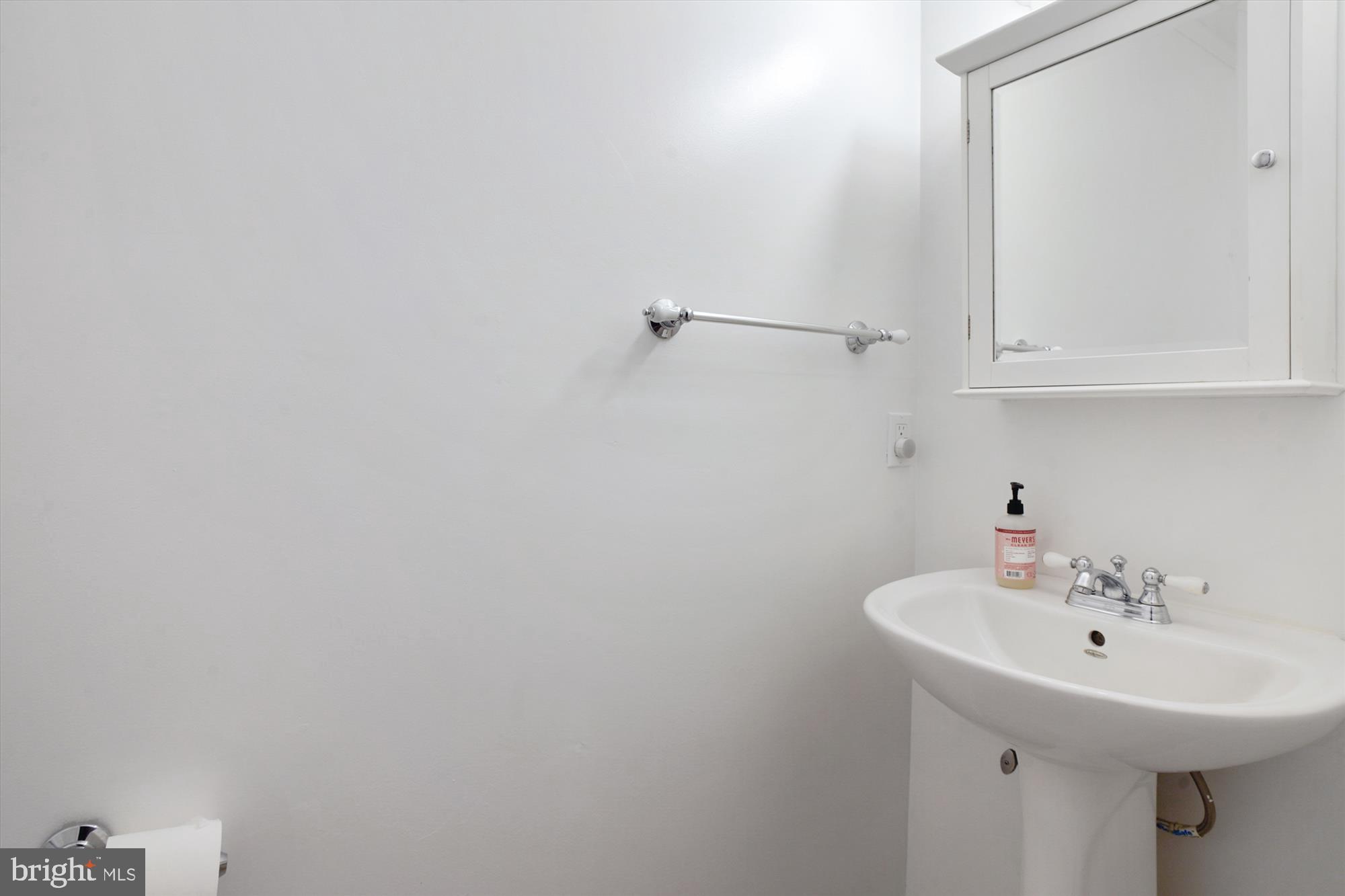 1071 Cedar Ridge Court Annapolis, MD 21403 - Photo 20 of 41 1st Floor powder room.