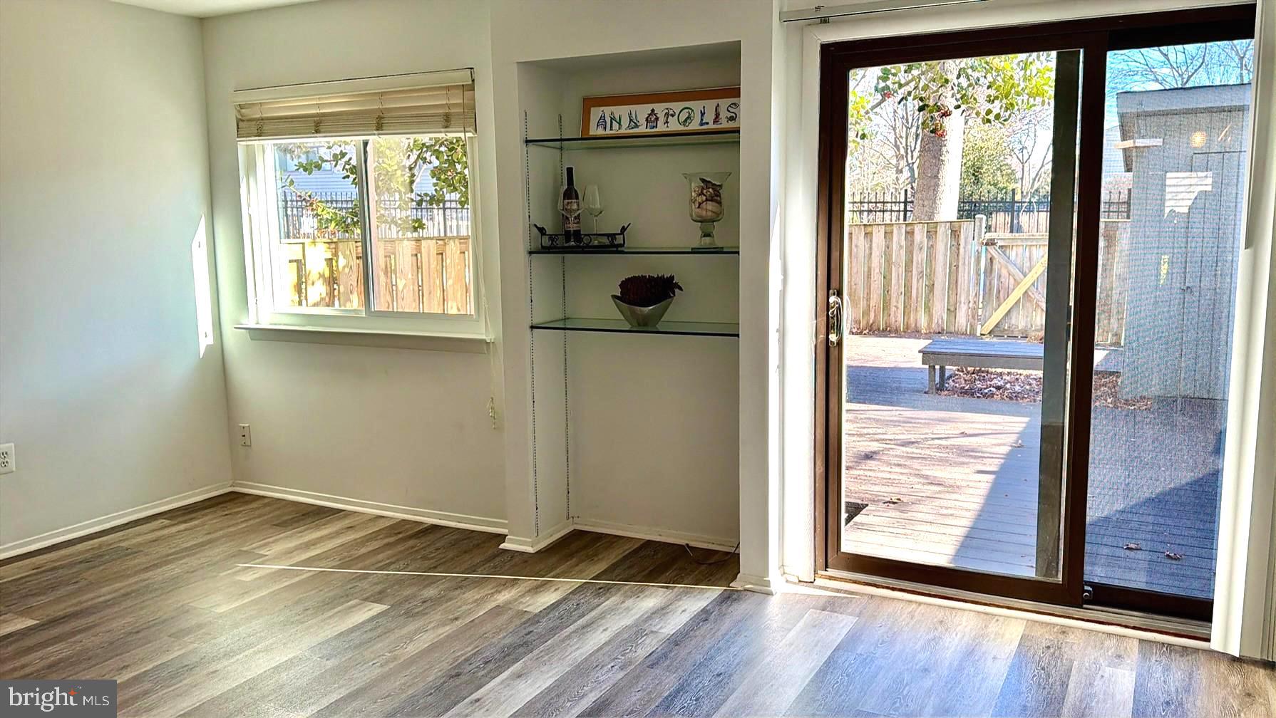 1071 Cedar Ridge Court Annapolis, MD 21403 - Photo 25 of 41 View LR to Deck