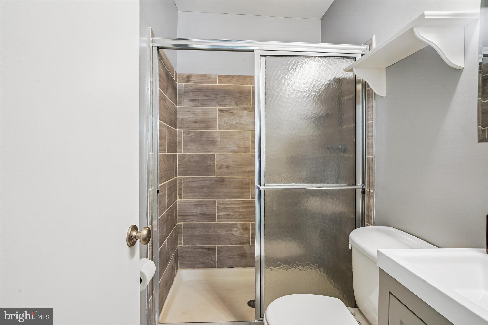 1071 Cedar Ridge Court Annapolis, MD 21403 - Photo 10 of 41 Primary bedroom full bath.