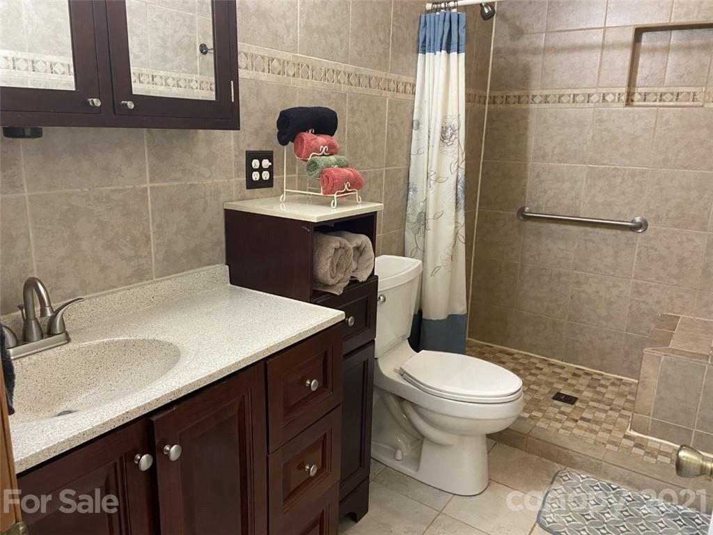 433 Foster Lake Road Blacksburg, SC 29702 - Photo 24 of 40 a bathroom with a sink toilet and shower