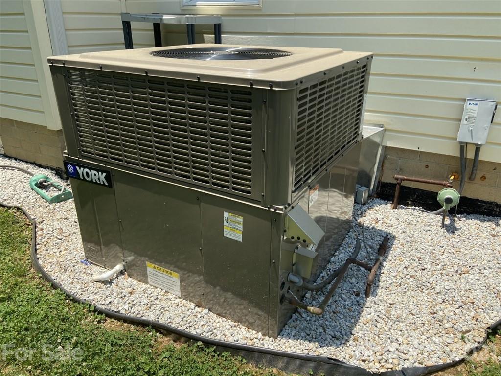433 Foster Lake Road Blacksburg, SC 29702 - Photo 31 of 40 a view of a sink kitchen counter space and a water fountain