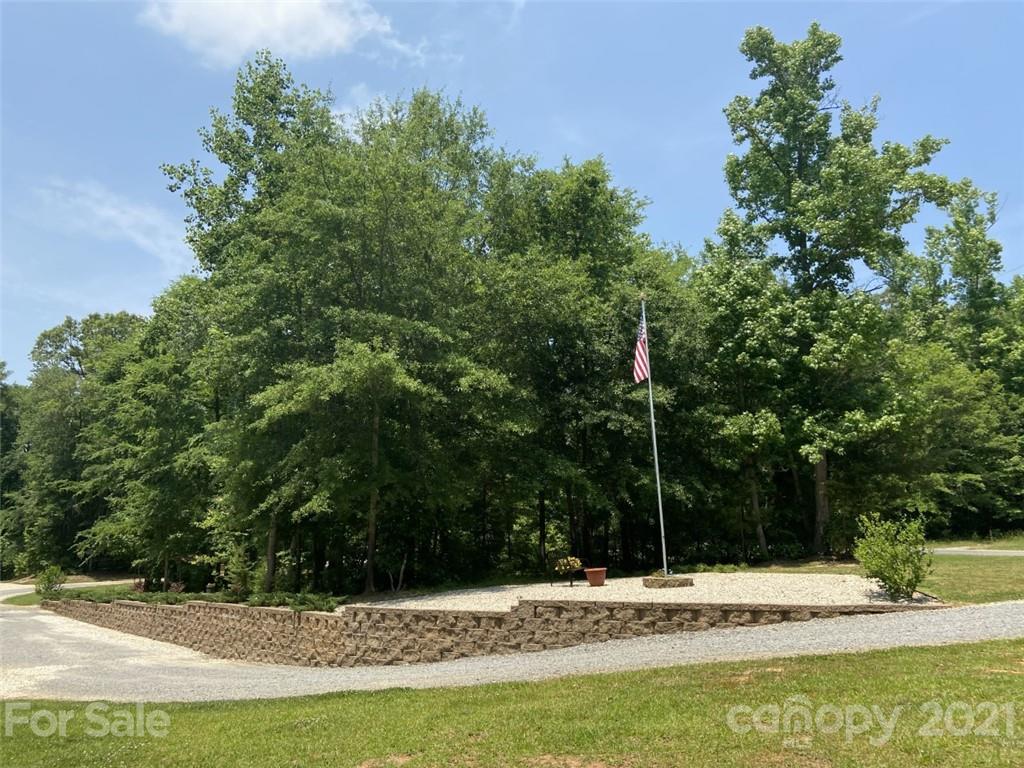 433 Foster Lake Road Blacksburg, SC 29702 - Photo 33 of 40 a view of a yard with a house