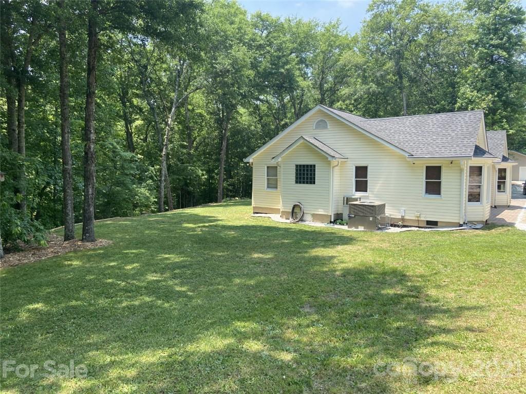 433 Foster Lake Road Blacksburg, SC 29702 - Photo 5 of 40 a front view of a house with a yard
