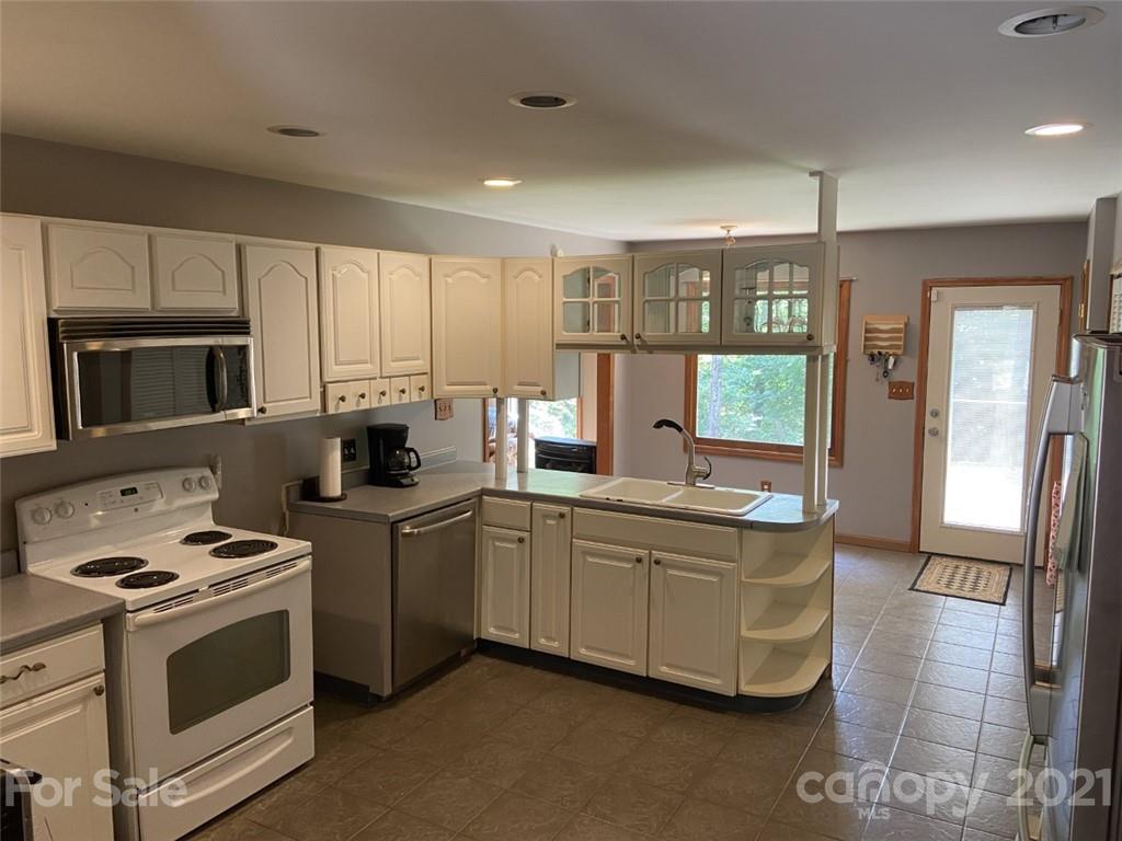 433 Foster Lake Road Blacksburg, SC 29702 - Photo 7 of 40 a kitchen with stainless steel appliances a stove sink and microwave