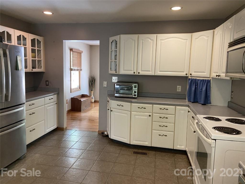 433 Foster Lake Road Blacksburg, SC 29702 - Photo 8 of 40 a kitchen with stainless steel appliances a stove a sink and a refrigerator