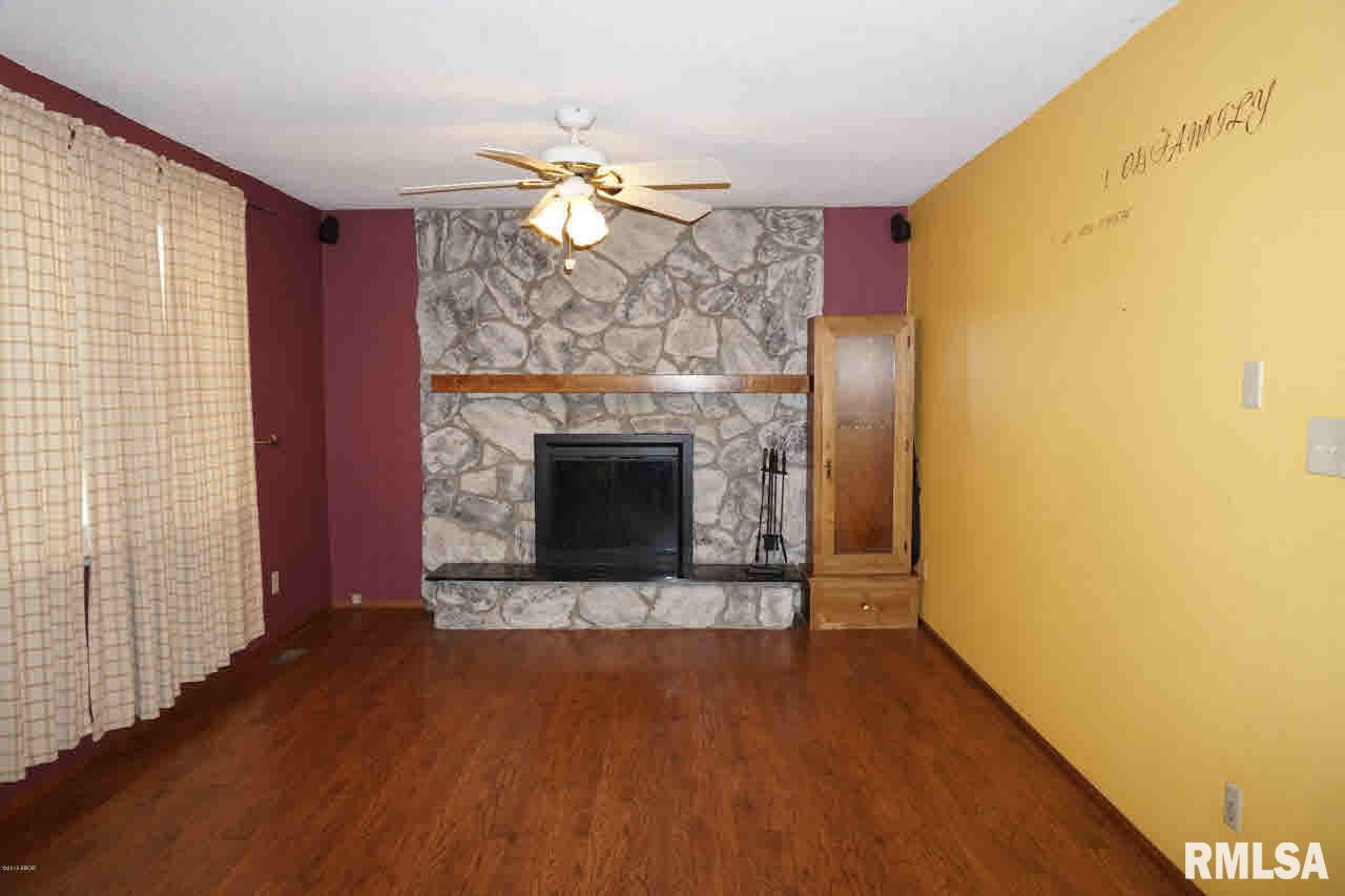 2074 Summer Time Road Kell, IL 62853 - Photo 9 of 31