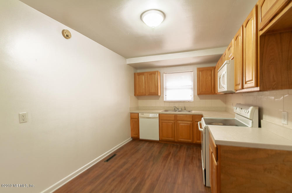 1672 Bartram Road Jacksonville, FL 32207 - Photo 6 of 20 Kitchen